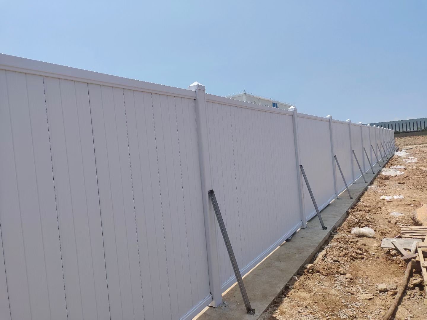 pvc圍擋在生產(chǎn)上的主要材質(zhì)用料能否達(dá)到安全級別