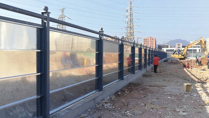 關于深圳圍擋的使用標準讓專業的施工圍擋廠家為您解答